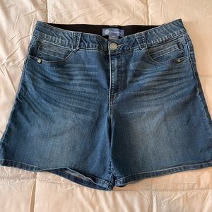 Democracy Ab Solution- shorts - side 16